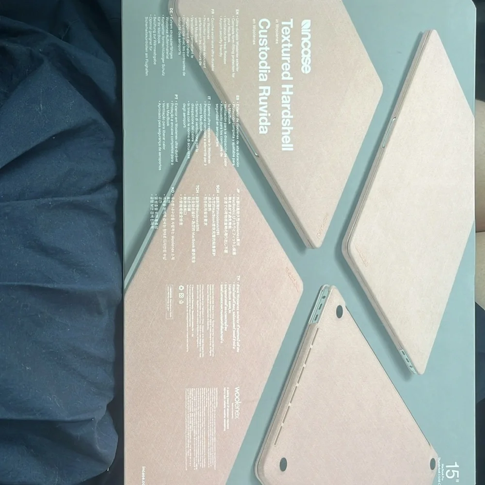 NWT InCase Textured Hardshell Woolenex 15” MacBook Pro Laptop Case